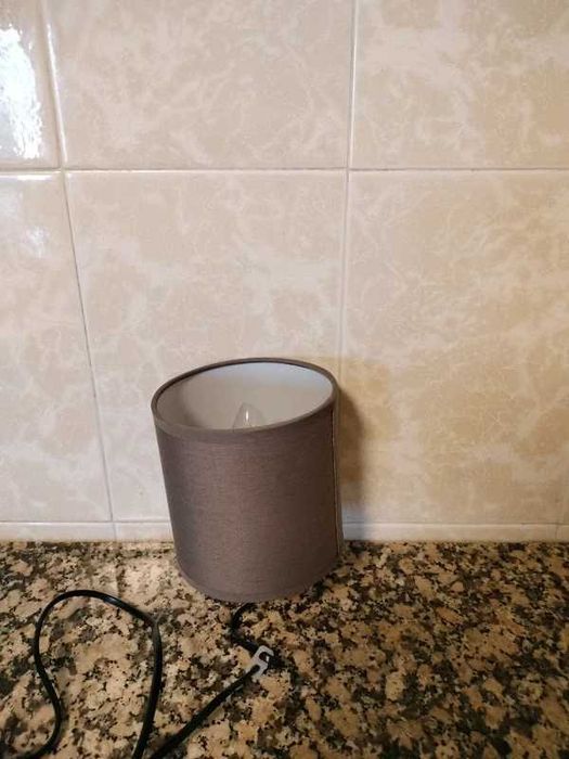 Candeeiro de mesa cinzento – muito bom estado