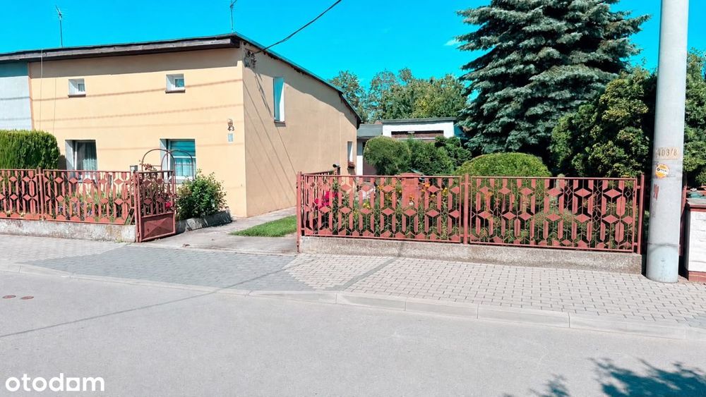 Mały dom w zabudowie bliźniaczej na atrakcyjnej dz