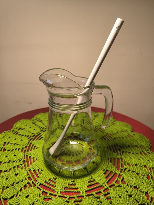 Jarra e colher mexe mexe