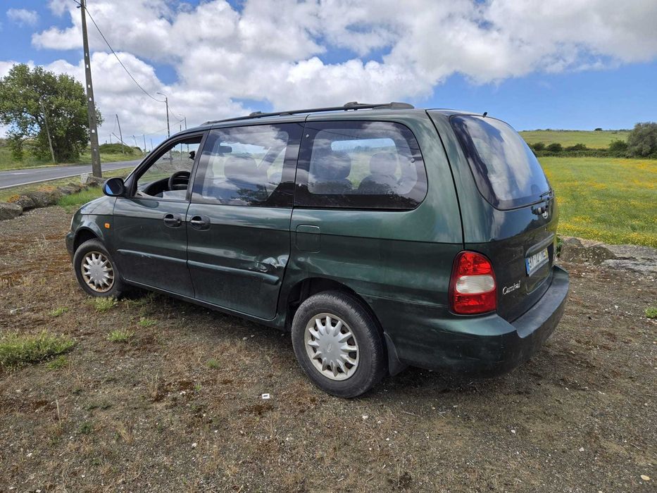 Kia Carnival 7 lugares - 2001