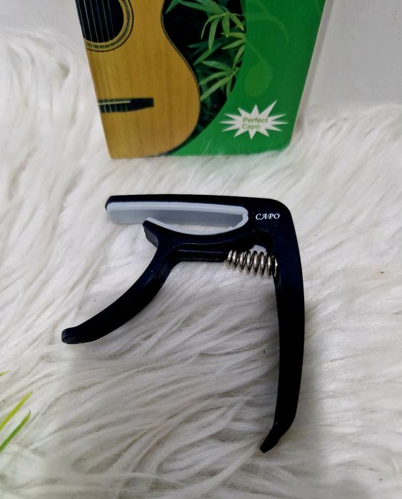 Capo guitarra novo