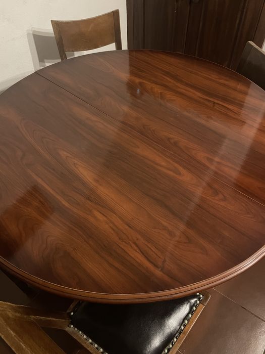 Mesa de jantar com 4 cadeiras