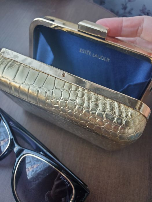 Окуляри жіночі сонцезахисні фірмові Prada / сумочка Gold Estee lauder