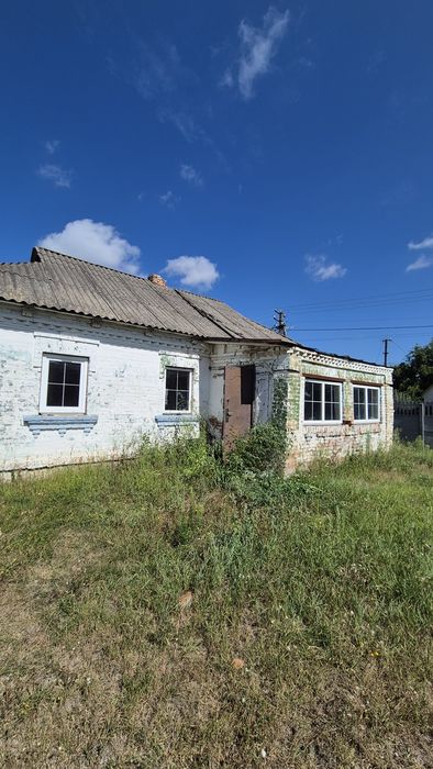 Продаж будинку  центр с. Томилівка.  Фасад.