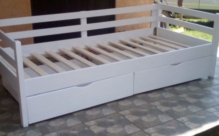 Продам ліжко дерев'яне