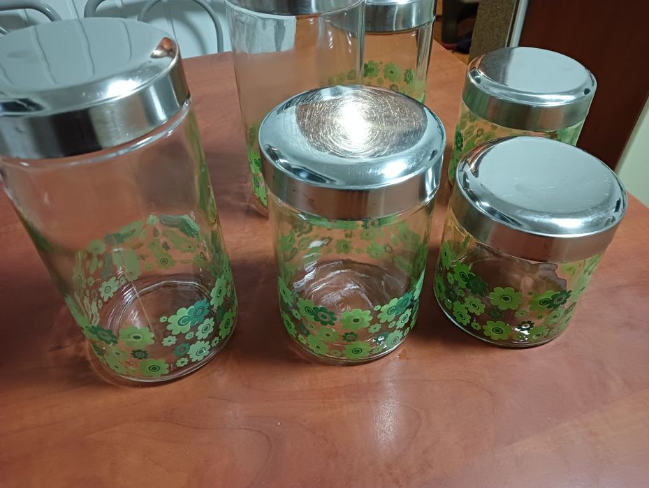 Sprzedam pojemniki zamykane