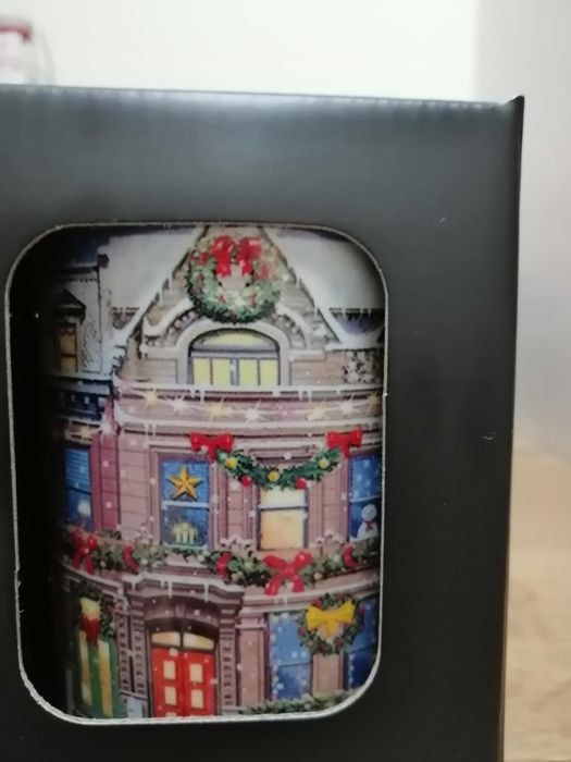 Kubek nowy z motywem świątecznym