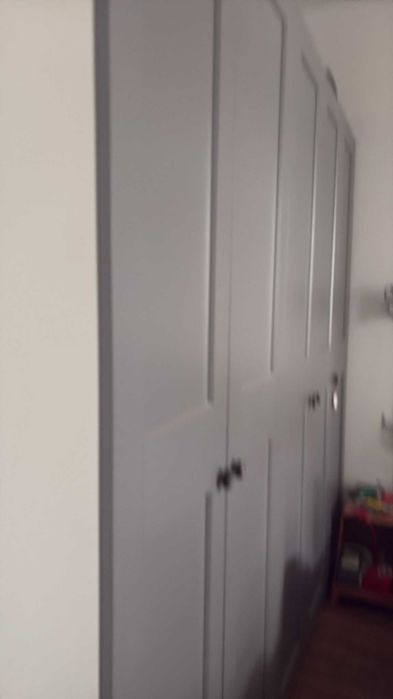 Roupeiro de 5 portas cinzentas