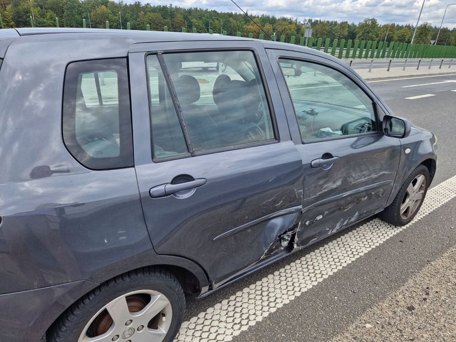 Mazda 2 dy 2005 r SPRZEDAM W CAŁOŚCI