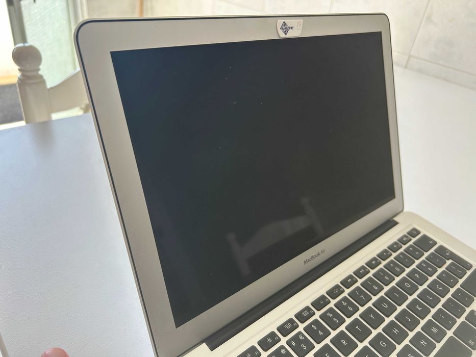MacBook Air 13" (2015) | 8GB RAM | SSD | macOS Monterey + Office Incluído
