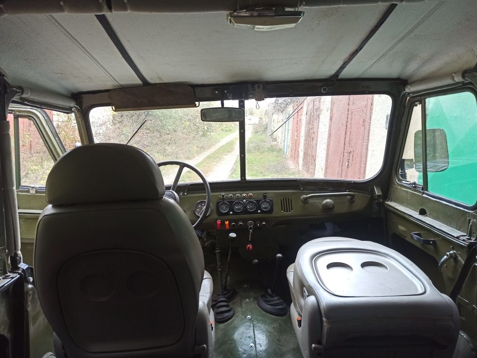 УАЗ 469Б на повному ходу