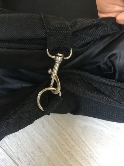 Czarna torba podróżna na garnitur nie Ikea