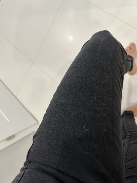 Czarne spodnie skinny z wyzszym stanem