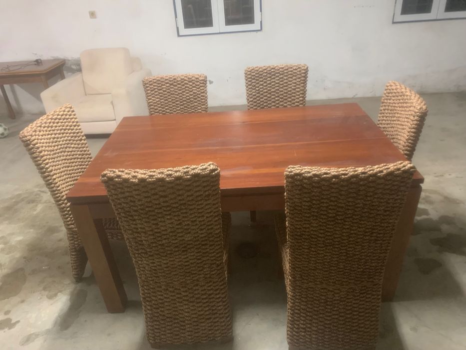 Mesas jantar + 6 cadeiras+ 1 sofás pequeno