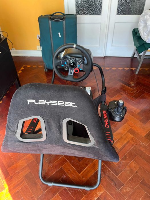 Logitech G29 (com shifter Logitech incluído) + Playseat Challange