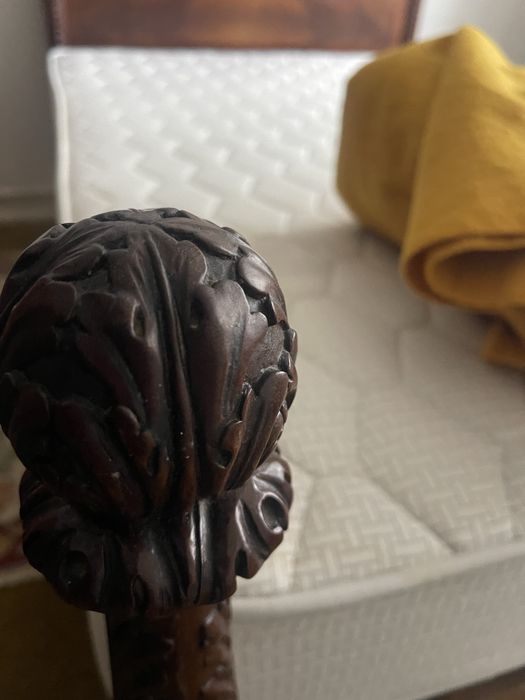 Cama em madeira antiga