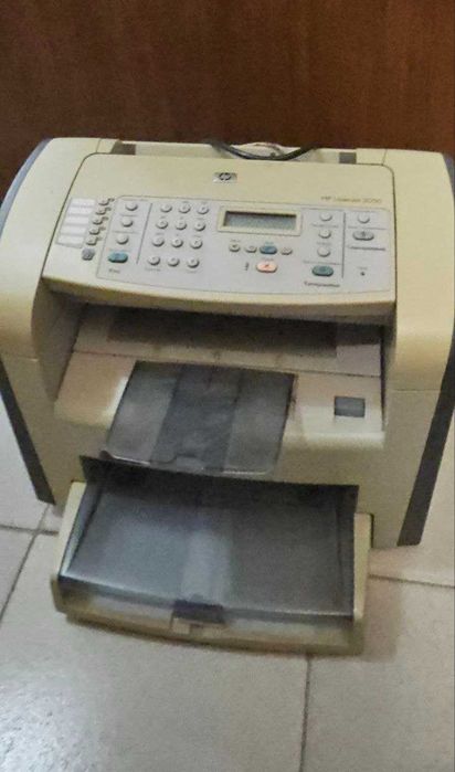 HP LaserJet 3050 (лазерний МФУ: друк / скан / копія)