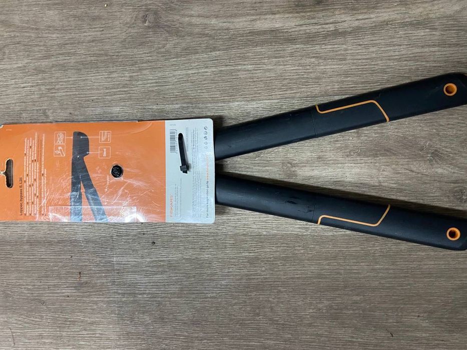 FISKARS кущорізи та сучкорізи