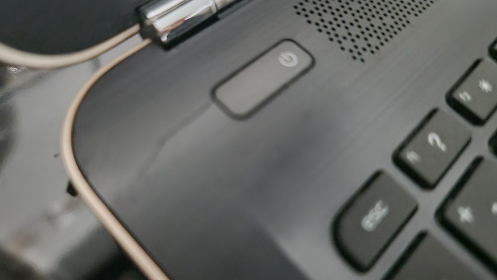 HP Pavilion 15 | i7-7500U | NVIDIA 940MX 4GB | 8GB RAM | SSD