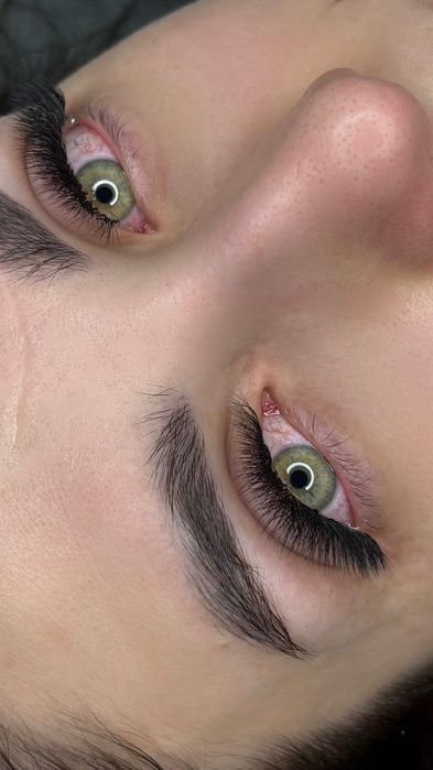 Потрібна модель для нарощування вій