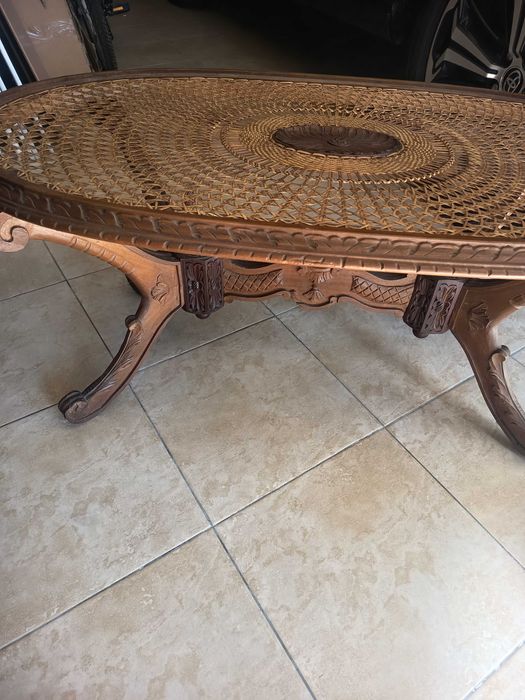 Mesa de centro com palha