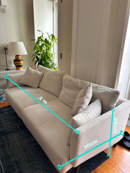 Dois sofás em bom estado.