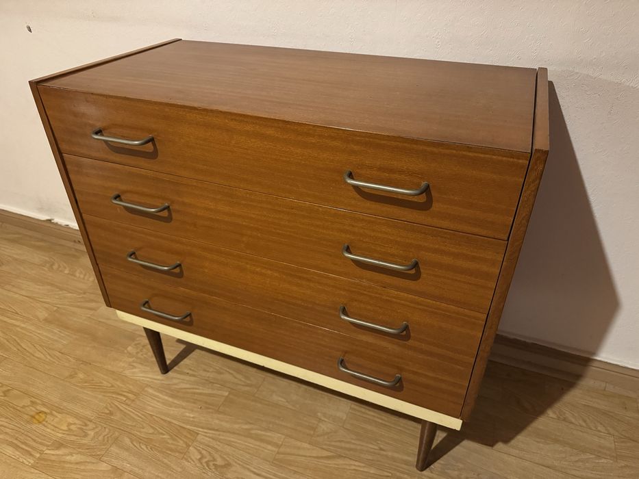 Stara witryna z lustrem vintage z PRL