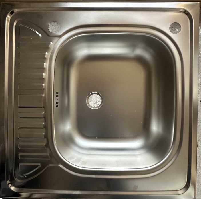 Nowy zlewozmywak stalowy z ociekaczem