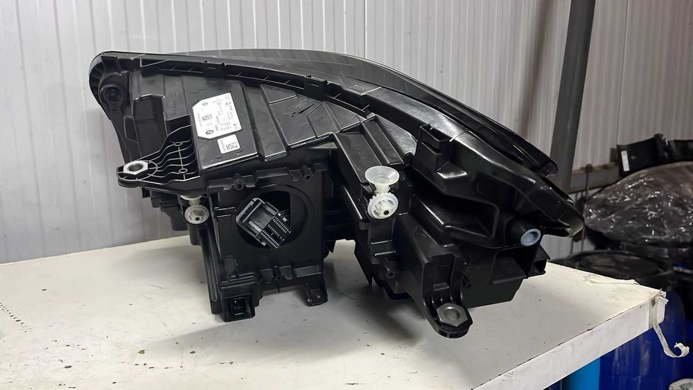 Farol Frente Direito BMW X1 U11