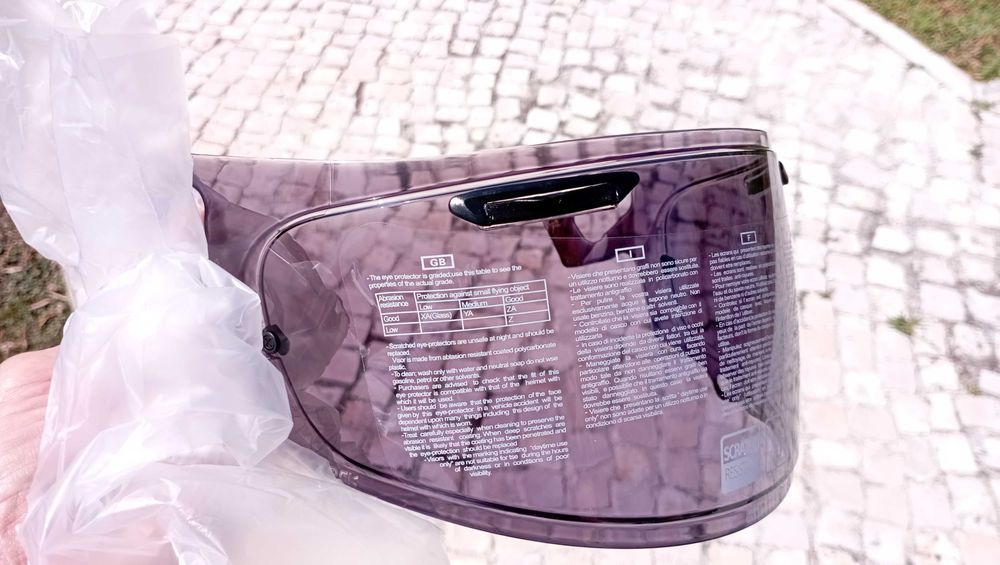 Viseira fotocromática para capacete Arai a estrear