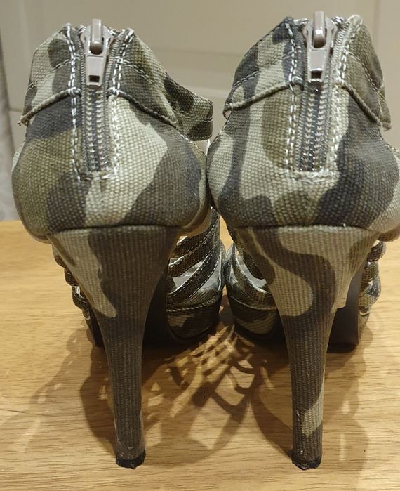 Szpilki / sandały / na platformie / moro / 37 / Never 2 Hot