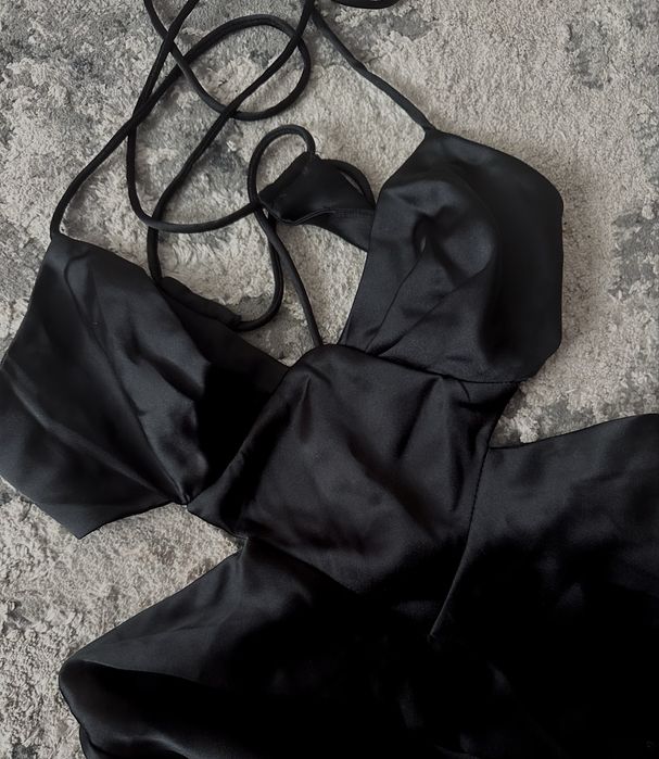 Атласна довга сукня Zara з вирізами