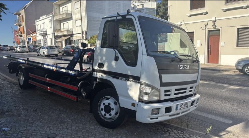 Isuzu NQR pesado e iveco Daily  ligeiro pronto socorro