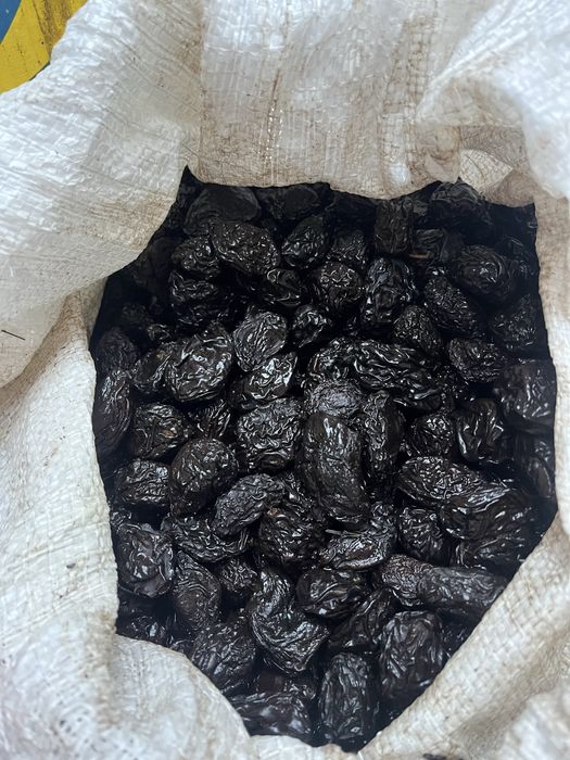 Чорнослив з кісткою