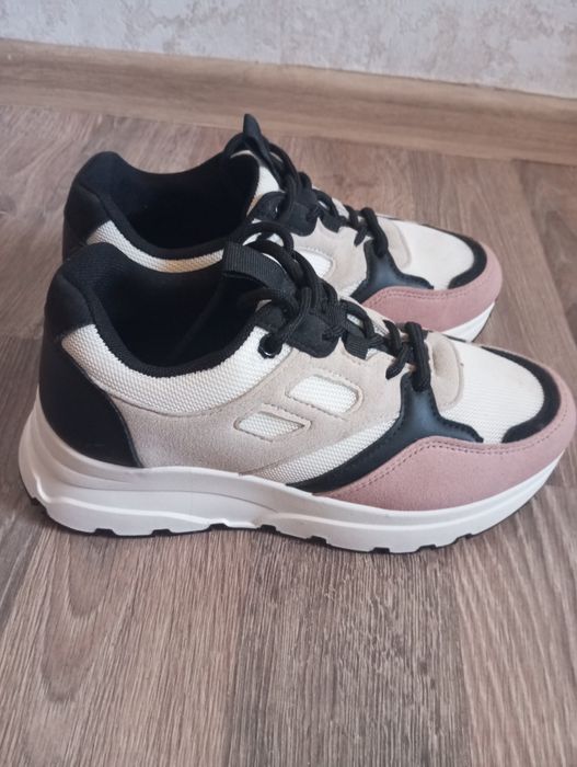 Кросівки жіночі 37р.