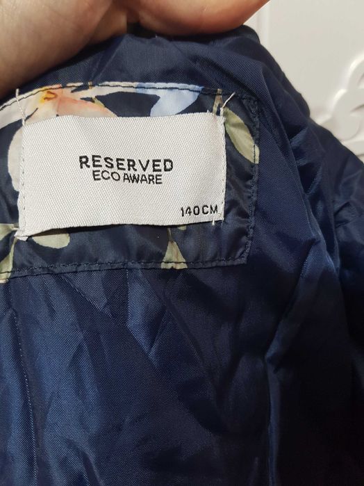 Куртка  на дівчинкуReserved на 140см.