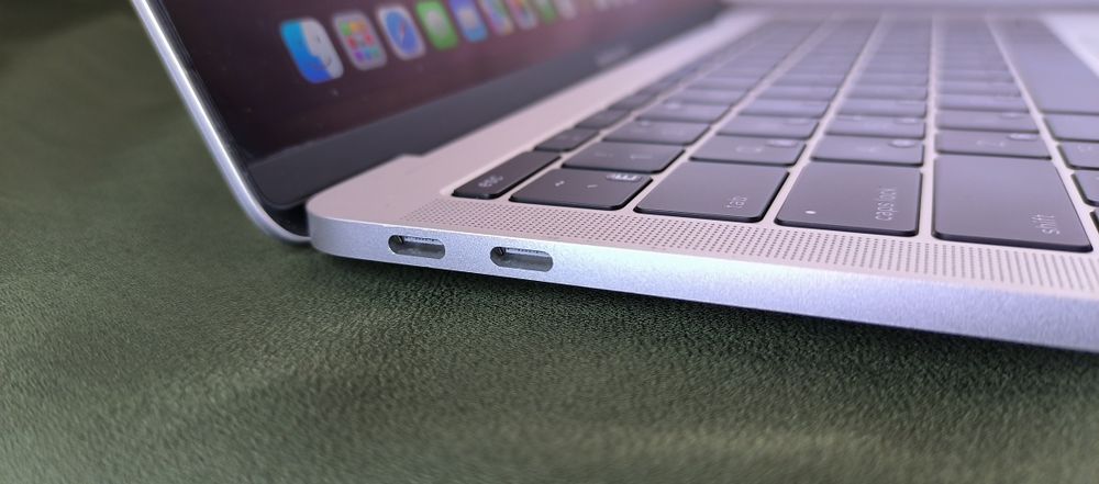 Apple MacBook Pro i5 - 7360U