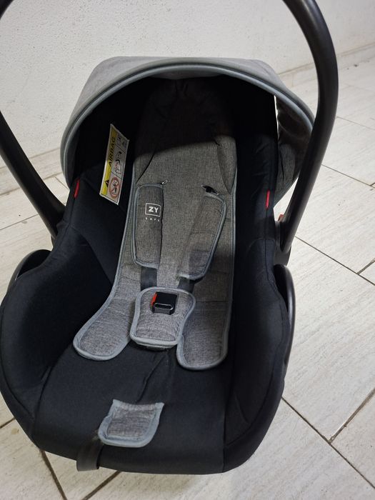 Carrinho de bebé com cadeira auto