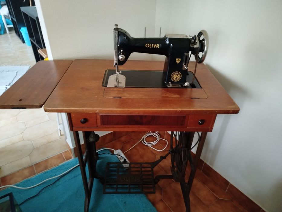 Máquina de costura Oliva
