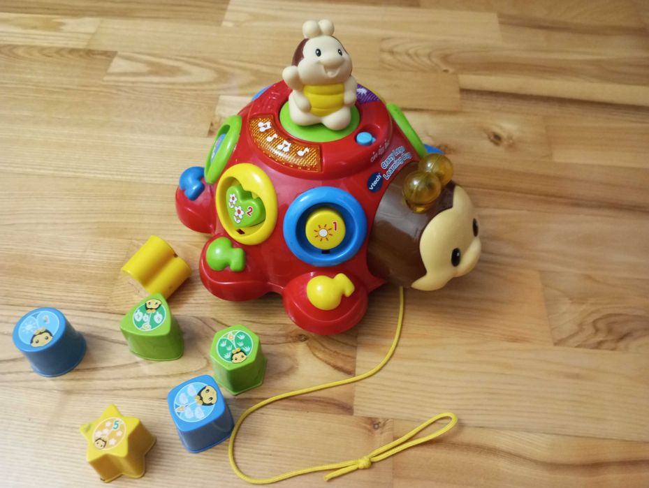 Interaktywna biedronka z klockami