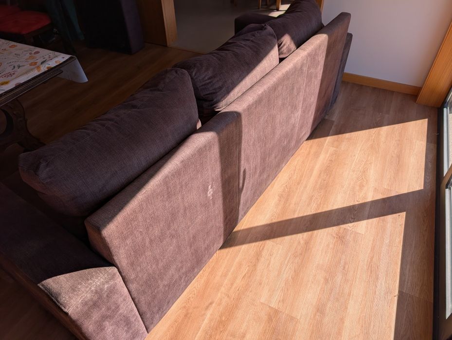 Sofá dois lugares mais chaise longue