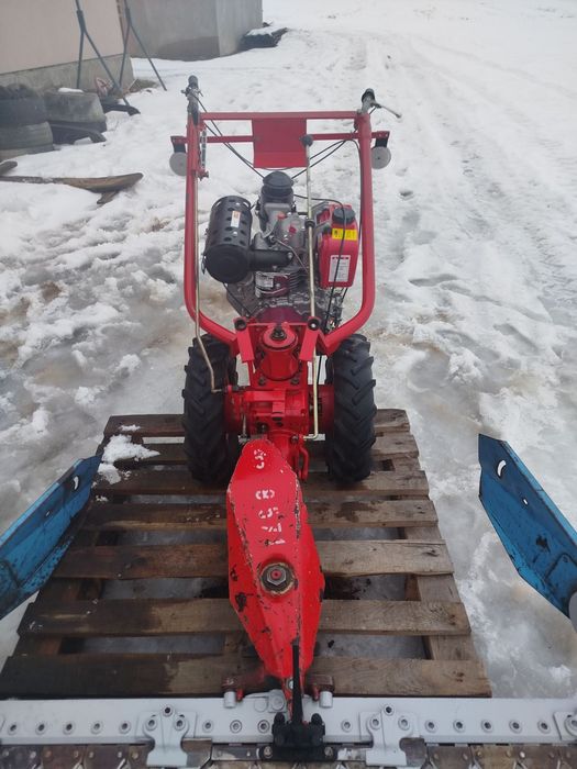Продам чеську косарку MF70 дизель