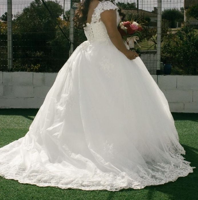 Aluga-se vestido de noiva