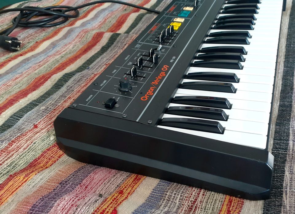 マ*ド様 Roland RS-09 ビンテージ Roland RS-09, Strings / Organ, sintetizador analógico 