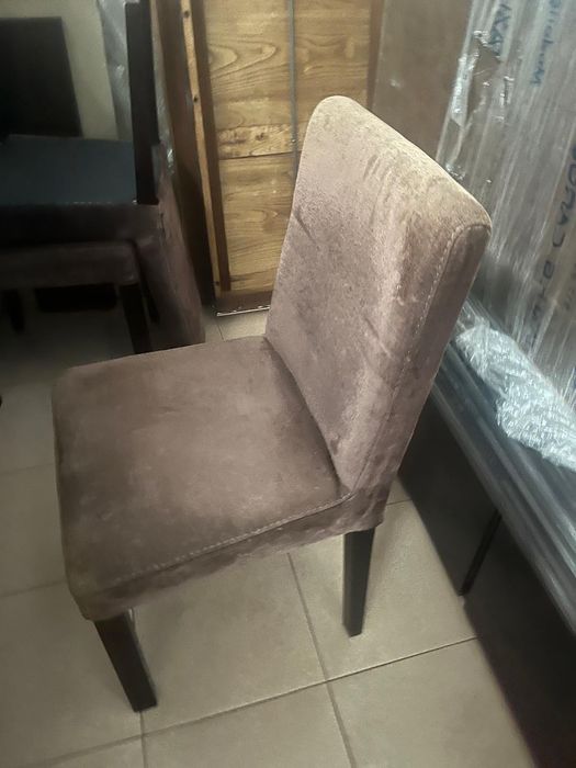 Cadeiras madeira com forro camurça pessego