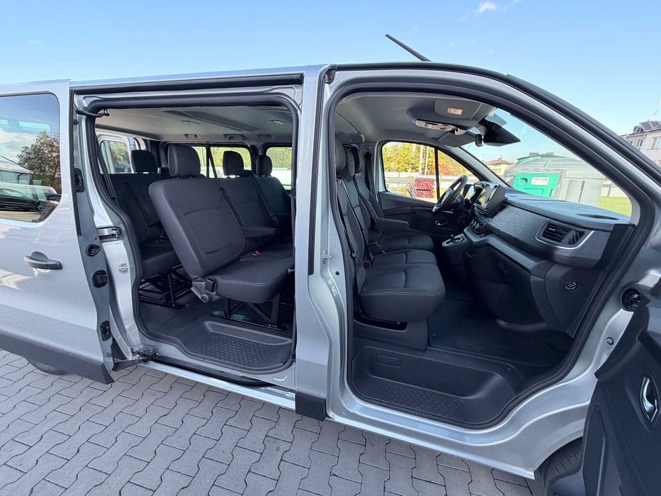 Wynajem busa 9 osobowego Renault Trafic 2025.