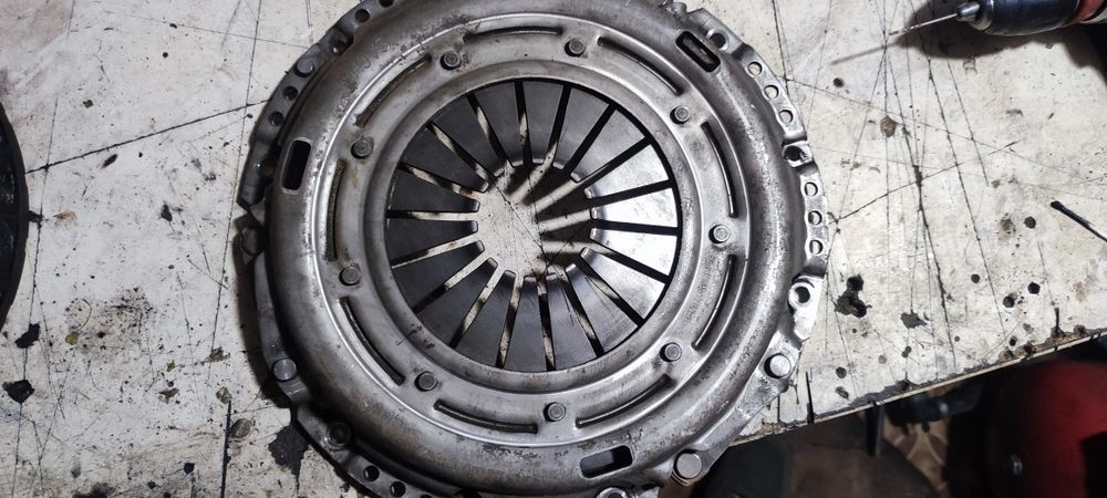 Диск с корзиной сцепления на Шаран 2.0 дизель 2007 г.