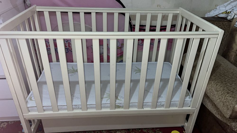 детская кроватка Верес ЛД 13 Соня белого цвета с матрасом