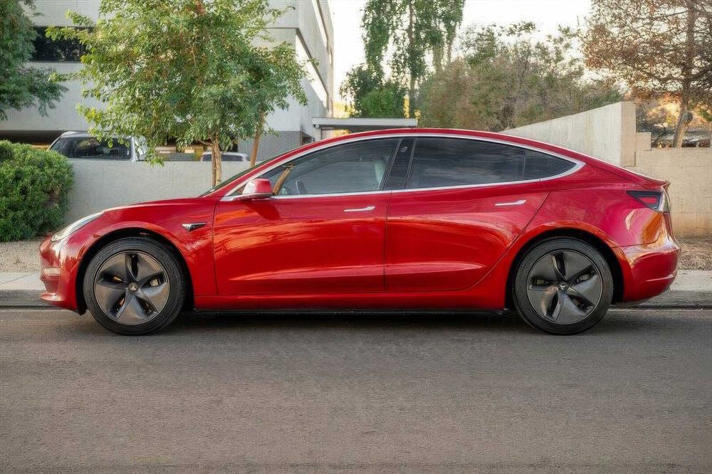 Tesla Model 3      2020