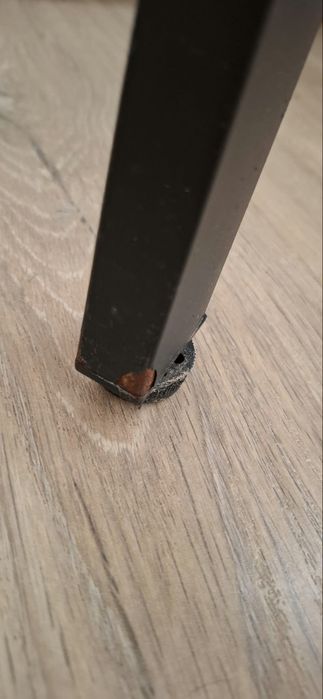 Mesa e bancos de pé alto
